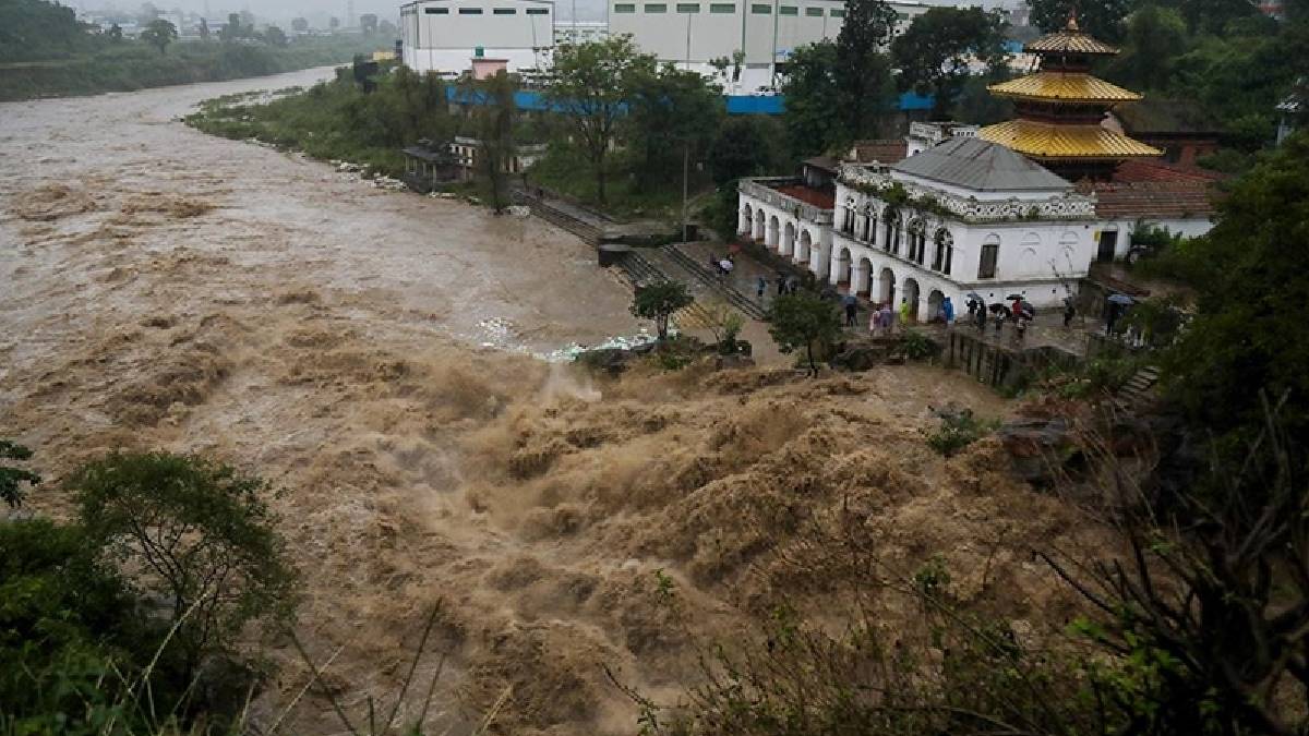 Nepal'de aşırı yağışlar 39 can aldı