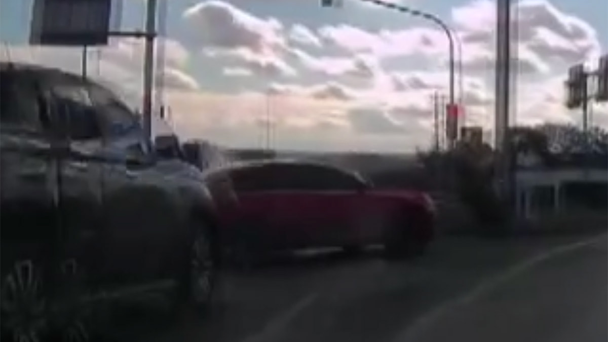 Kaza tehlikesi tartışmayı beraberinde getirdi: Olay anı kamerada