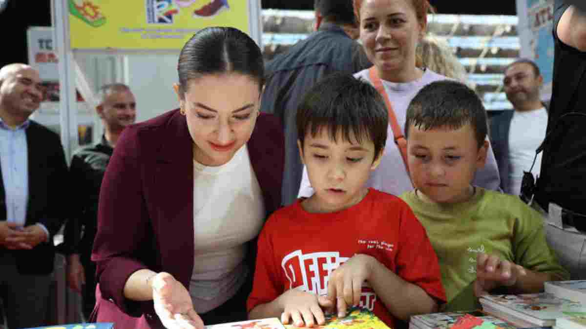 Antalyalılardan 15. Antalya Kitap Fuarı’na yoğun ilgi