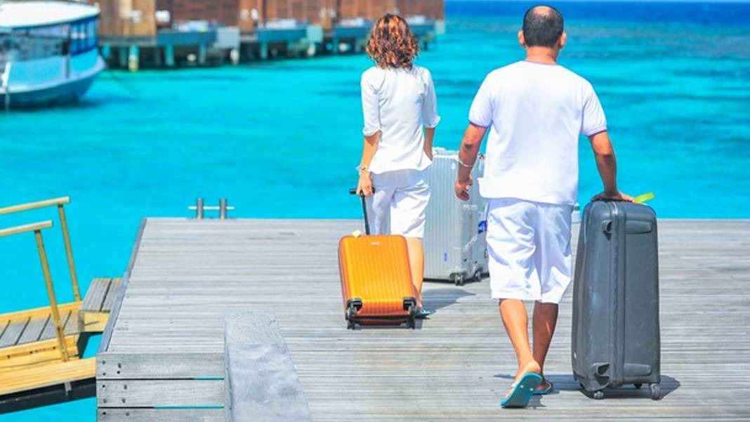 Tatil hayaliyle gittiler, 13 milyon lira dolandırıldılar: Beş şüpheli cezaevinde