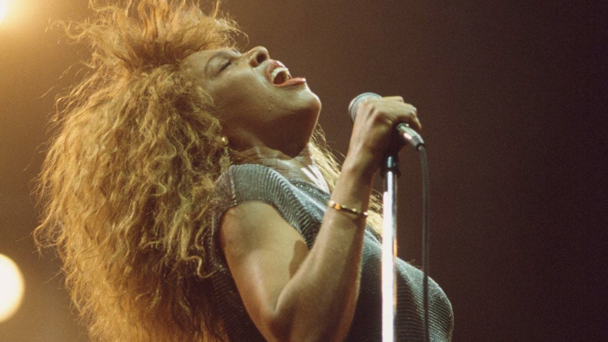 Hayranları Rock’n’roll kraliçesinin heykelini beğenmedi