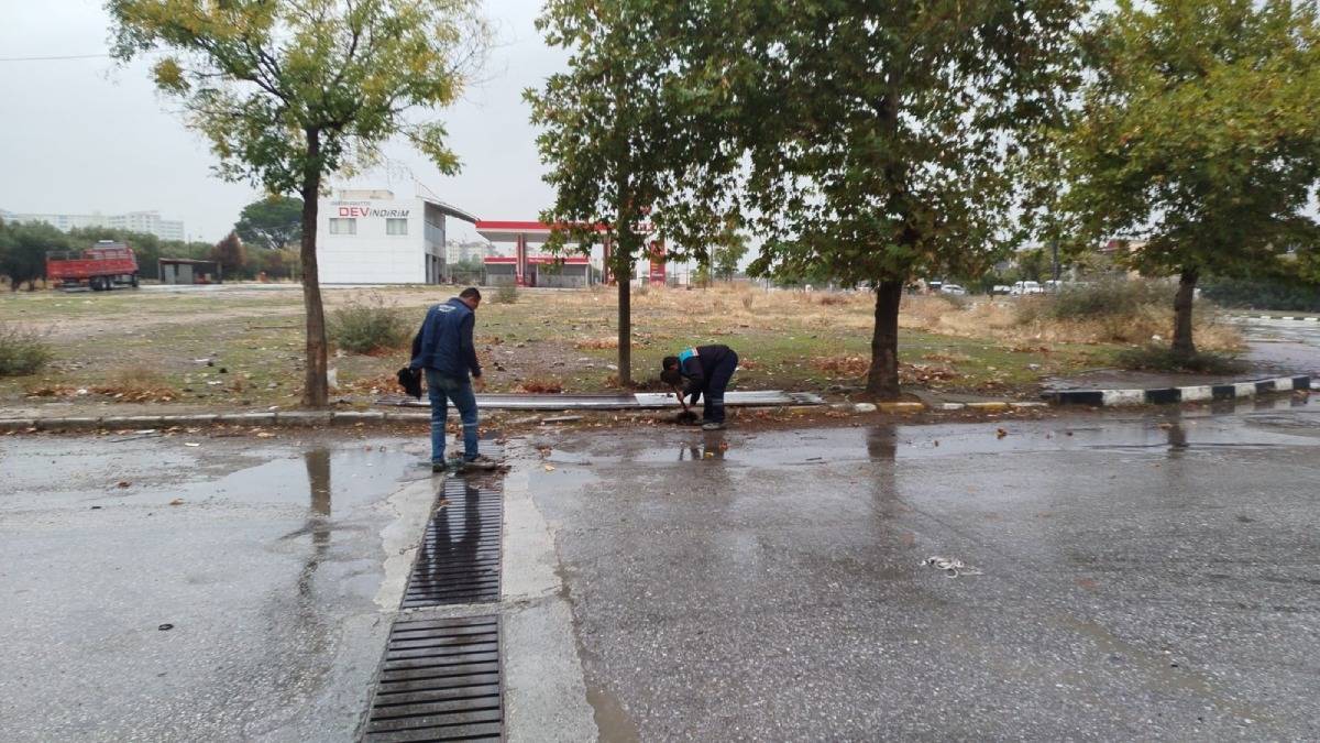 Büyükşehir ve MASKİ ekipleri yağmur için sahada