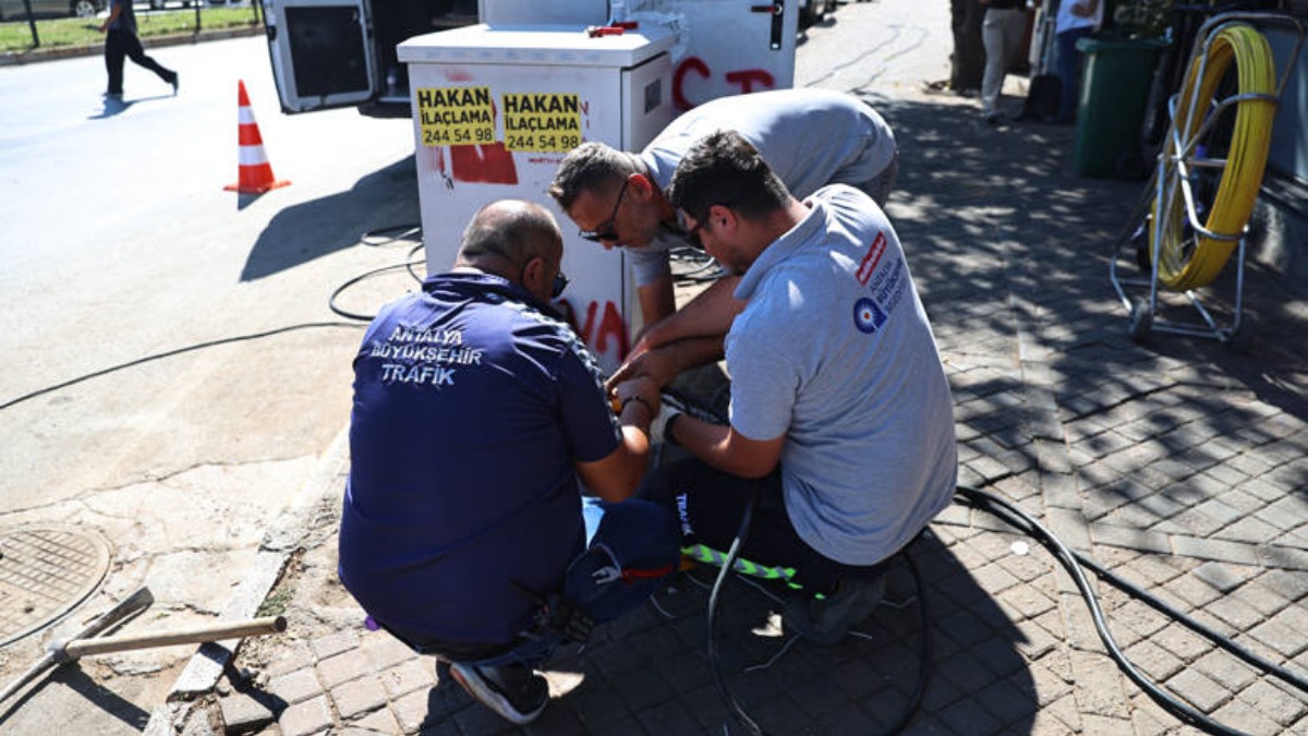 Büyükşehir sinyalizasyon alt yapısını yeniliyor