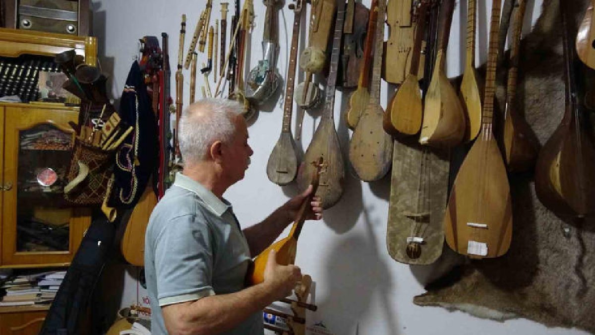 Çöpü boylayan sazları kurtardı, kendine kocaman bir koleksiyon yaptı! 40 yıldır durmaksızın üretiyor