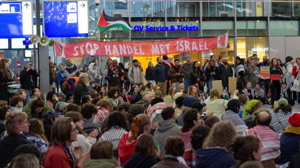 Hollanda'da 20 tren istasyonunda Filistin'e destek eylemi: Soykırım durdurulsun çağrısı