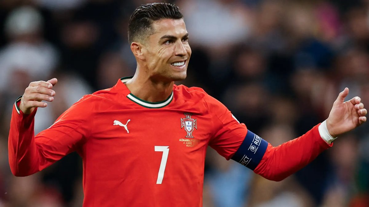Portekizli yıldız Cristiano Ronaldo'dan emeklilik açıklaması: Tutkuyla bağlıyım elimde olsa...