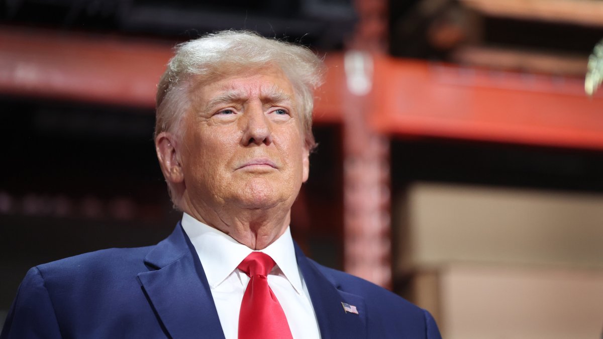 Trump, Venezuela ve çevresindeki hava sahasının kapatılacağını açıkladı