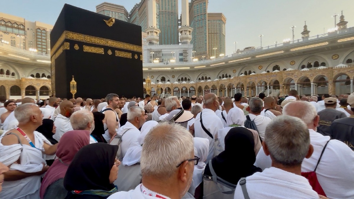 Umre ibadeti tamamlandı: 300 kişilik ilk kafile yurda döndü