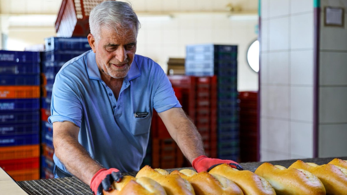 Karabağlar ‘da yeni bir dayanışma adımı: “Askıda Ekmek” projesi başladı