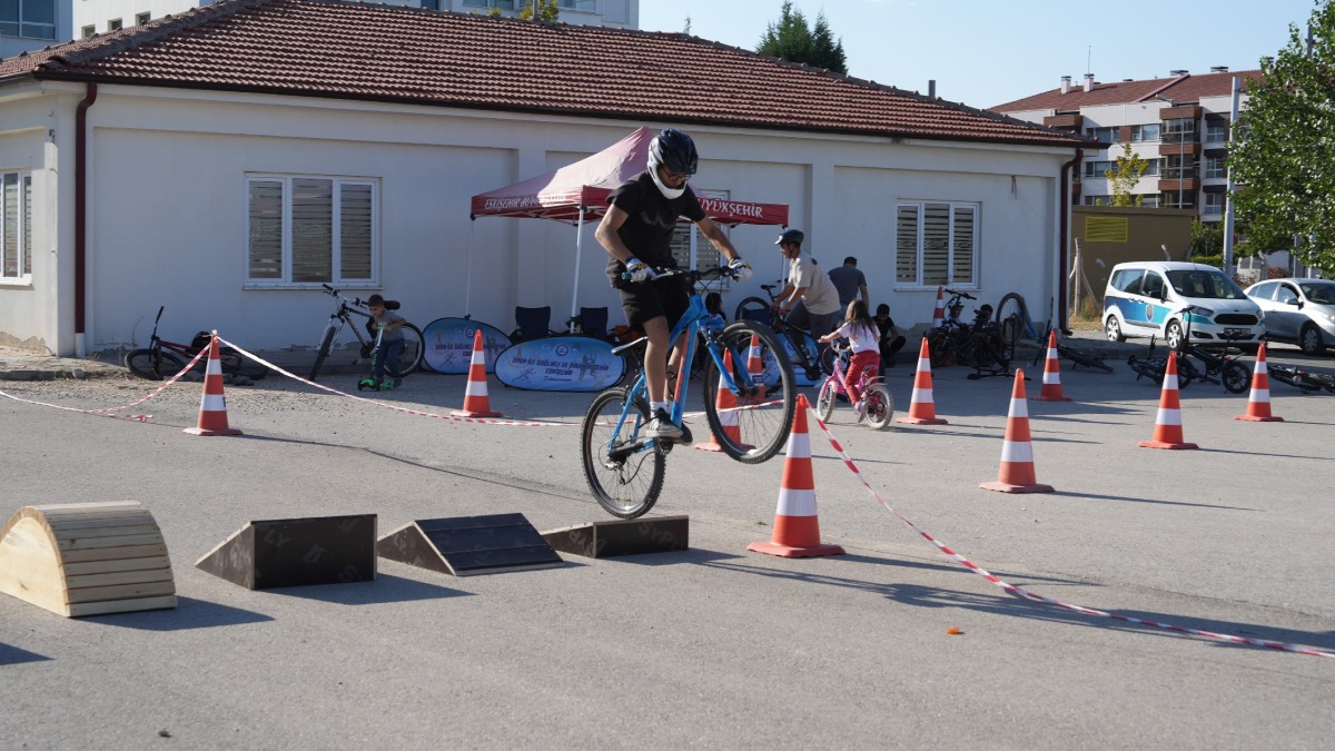Büyükşehirden yetişkinlere bisiklet eğitimi