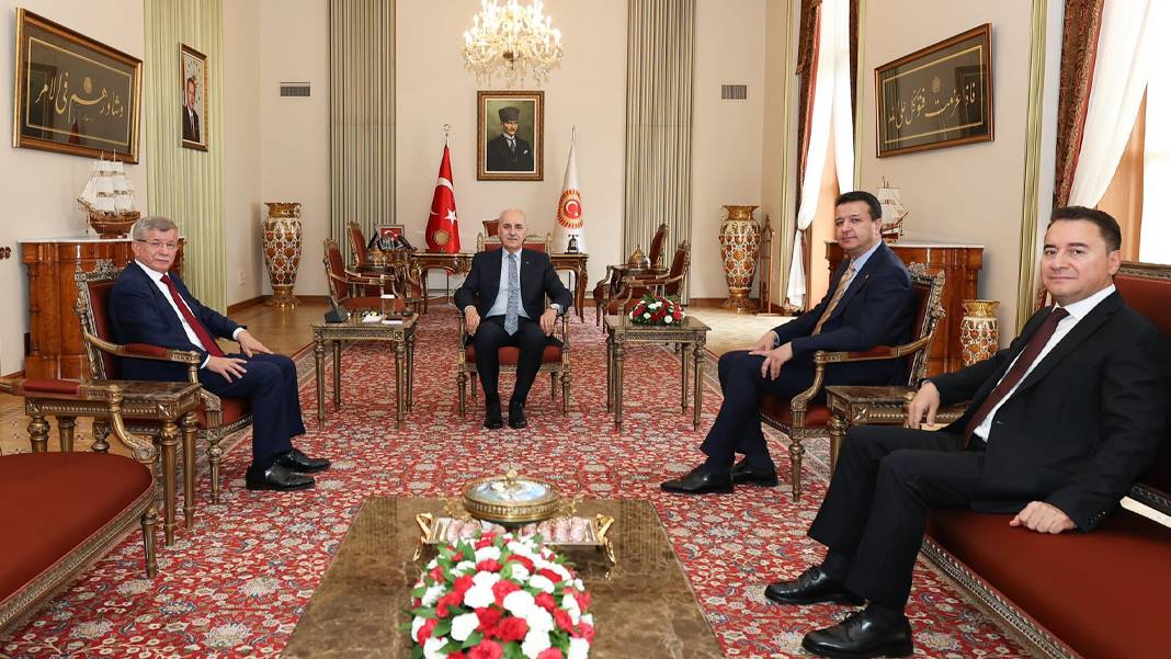 Davutoğlu, Babacan ve Arıkan, Kurtulmuş ile görüştü