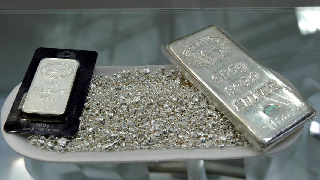 Gümüşte kritik eşik! Fiyatlar 2011 seviyesine tırmandı: 1980'deki 50 dolar zirvesine bir adım kaldı