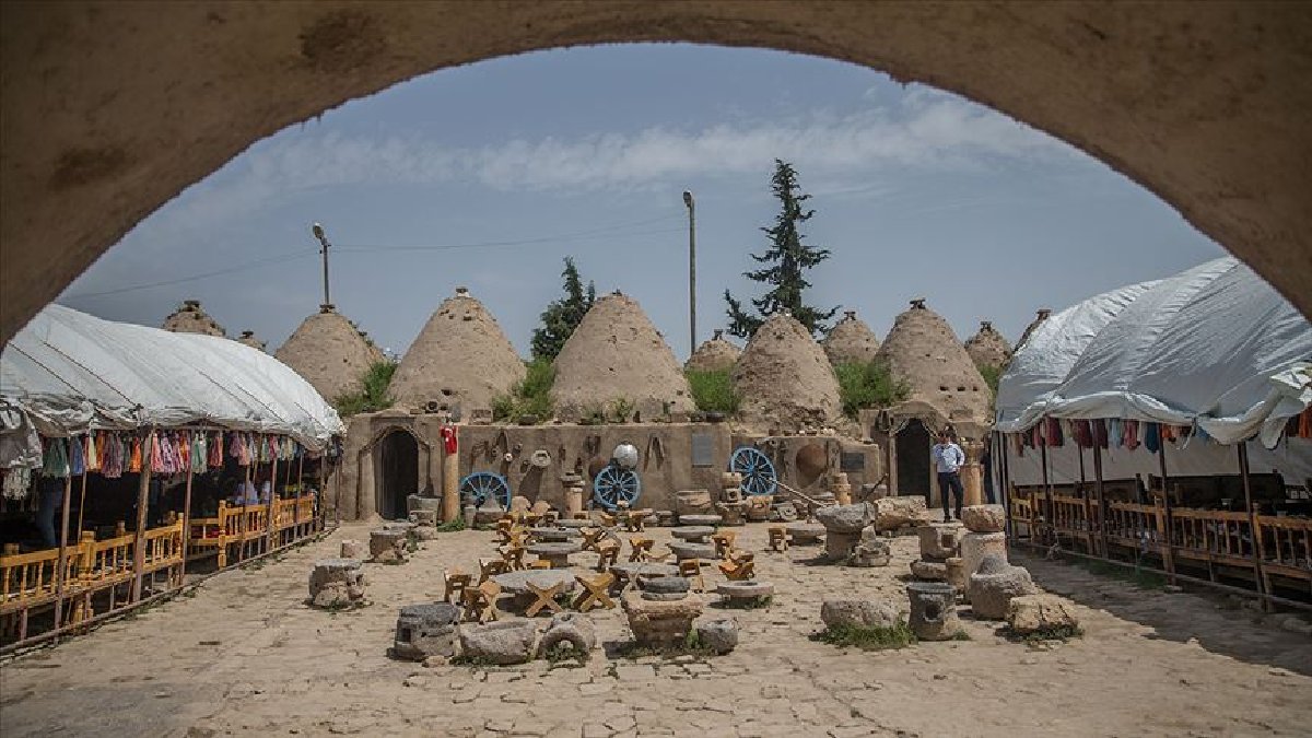 50 derece sıcakta dağın tepesinde hissettiriyor! Her yıl binlerce kişi ziyaret ediyor