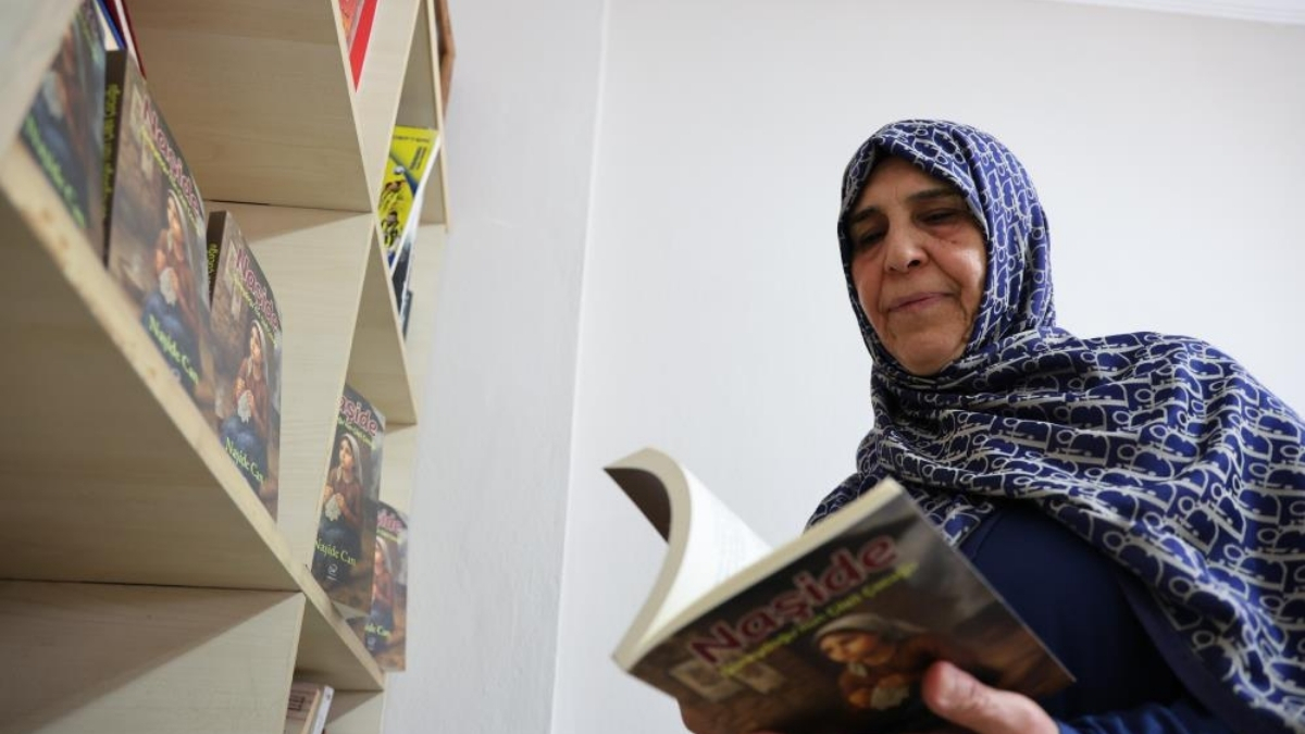 8 saatte okuma-yazma öğrendi, 70 yaşında kitap yazdı! Diyarbakırlı Naşide Can hikayesiyle umut oldu