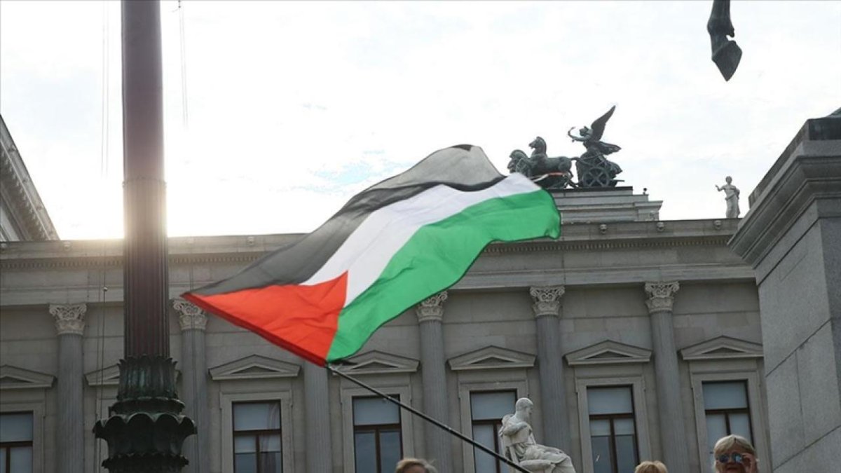 Avusturya’da öğrencilerden Gazze protestosu: Viyana Üniversitesi’nin girişi kapatıldı