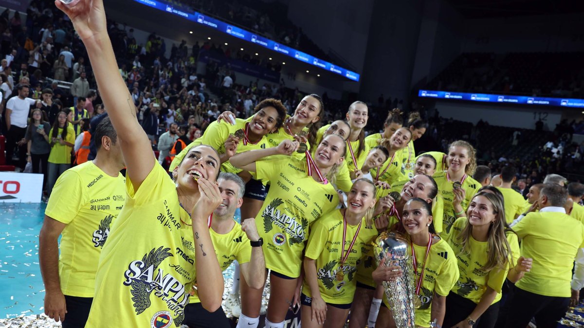 Şampiyonlar Kupası Fenerbahçe'nin! Sarı-lacivertliler 2-0 geriden gelip VakıfBank’ı 3-2 devirdi: Kupayı 6. kez kazandılar