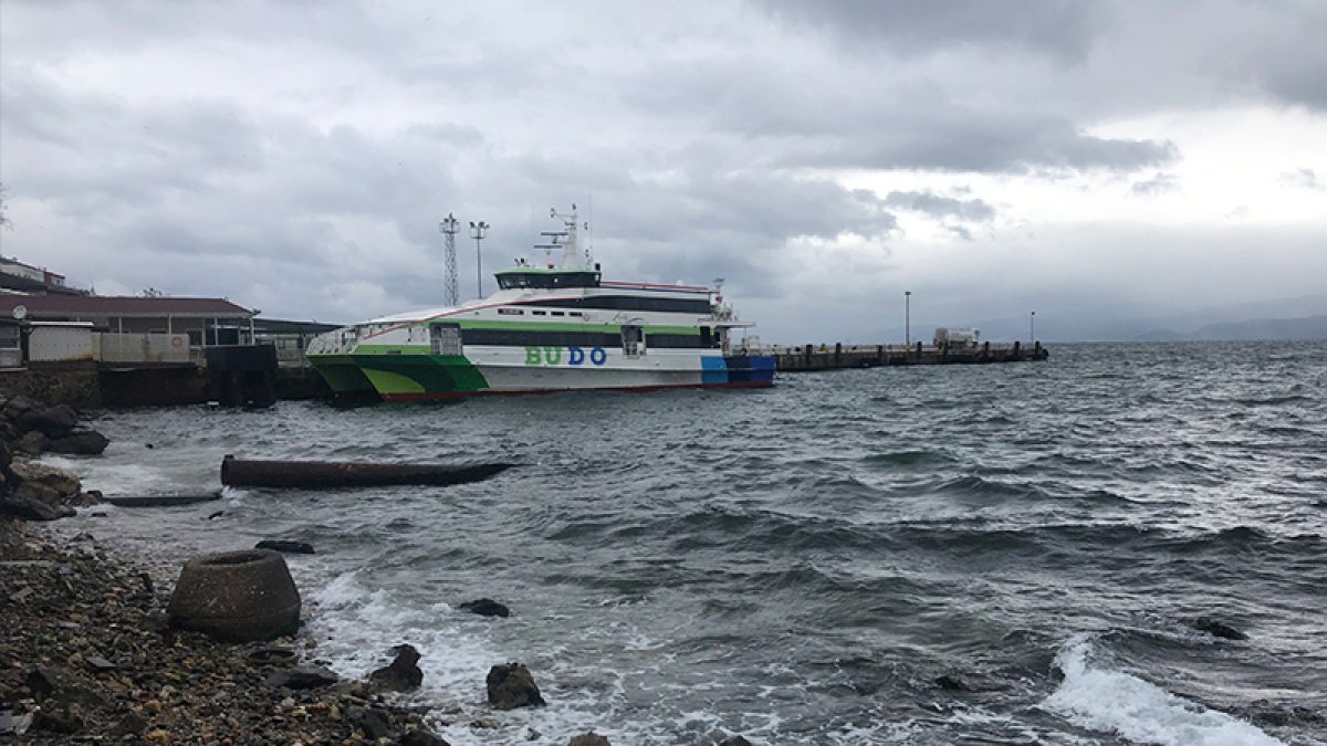 Lodos nedeniyle Marmara'da feribot seferleri iptal