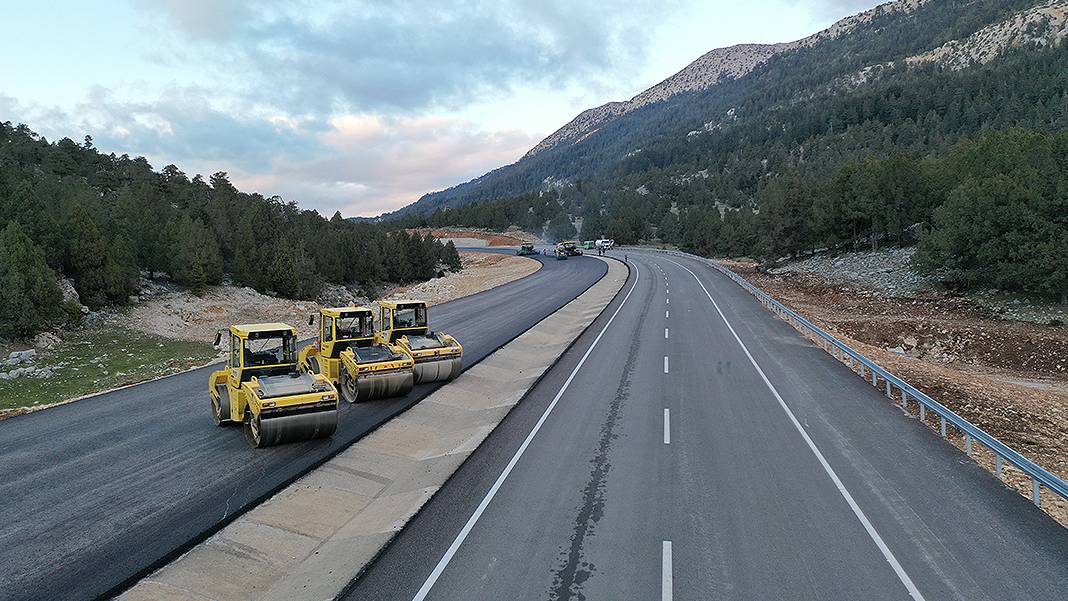 Antalya-Konya Kara Yolu ulaşıma kapatıldı