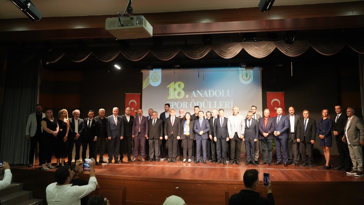 Başkan Ayşe Ünlüce’ye “Yılın Büyükşehir Belediye Başkanı” ödülü