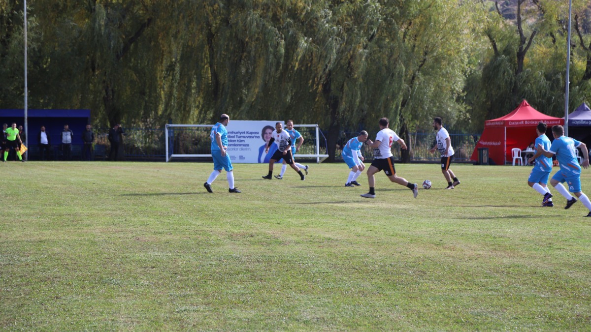 Cumhuriyet Kupası için futbol turnuvası başladı