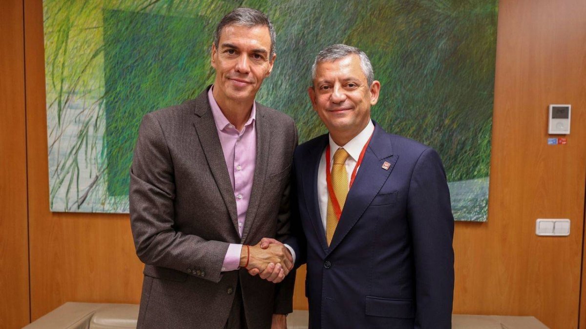 Özel, İspanya Başbakanı Sanchez ile bir araya geldi