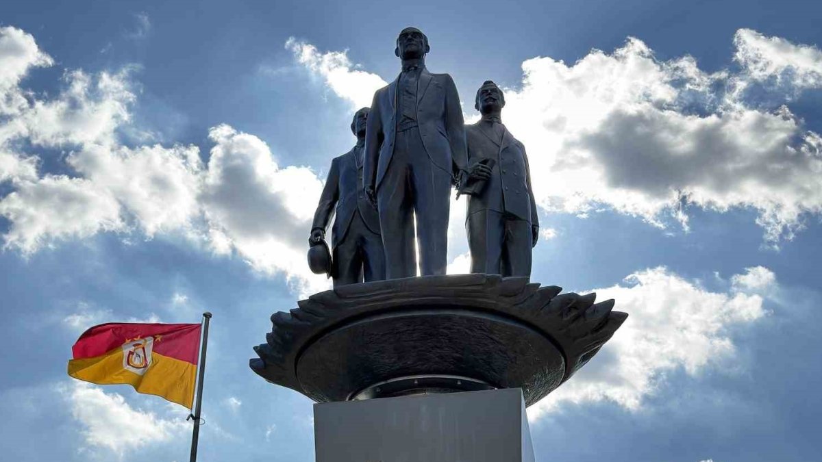 Galatasaray'da anlamlı açılış: RAMS Park'ta Mustafa Kemal Atatürk, Tevfik Fikret ve Ali Sami Yen Anıtı’nın açılışı yapıldı