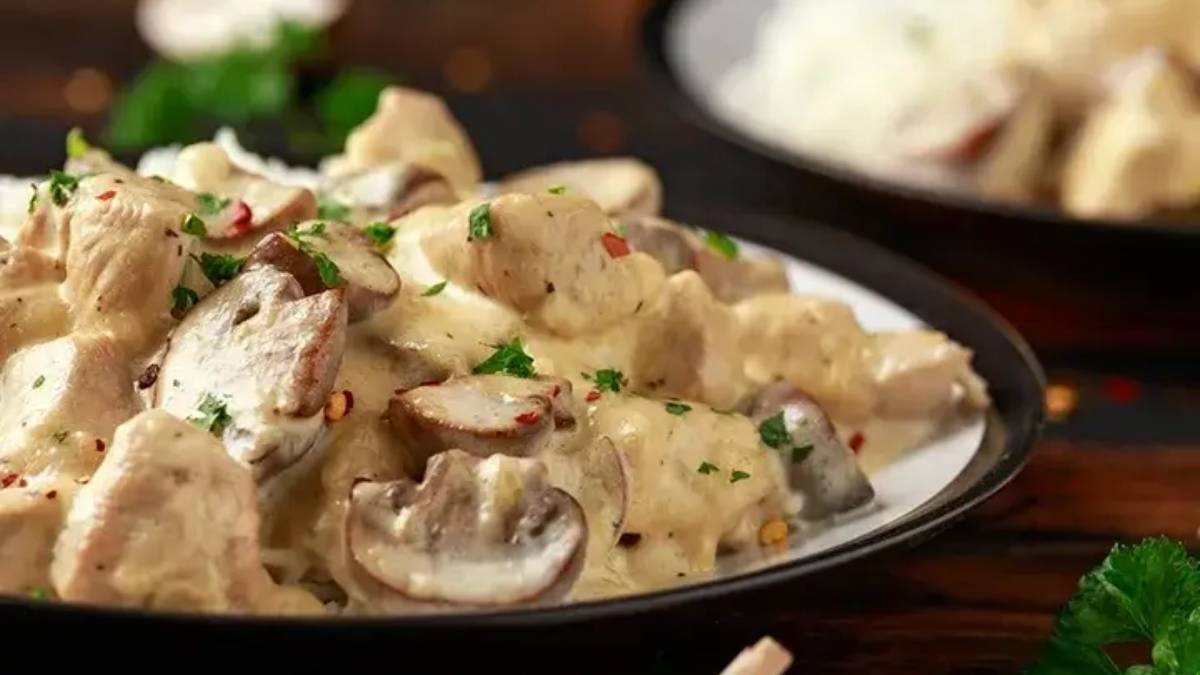 Restoran sırrı evinize geldi: Lokum gibi mantarlı tavuk sote nasıl yapılır? İşte evde mantarlı tavuk sote yapımı