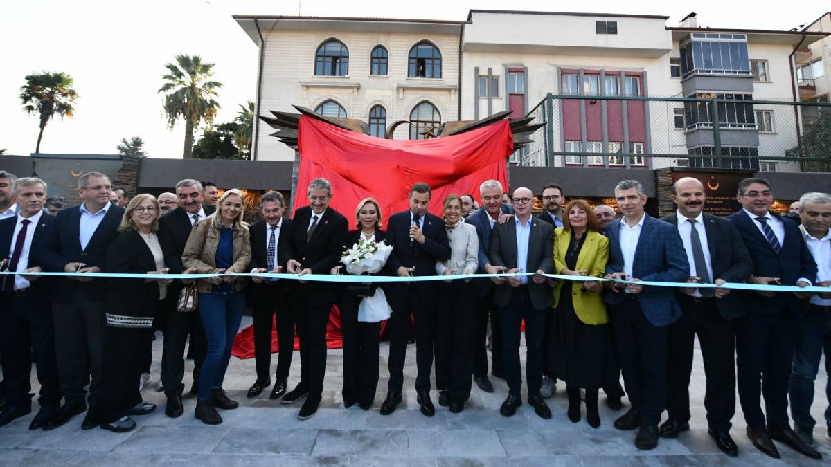 Cumhuriyet Meydanı 2.etabı açıldı