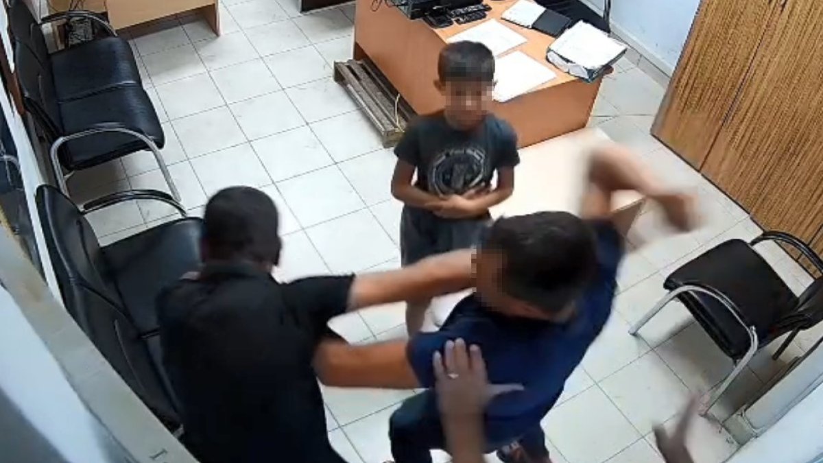Mersin'de pes dedirten olay kamerada: Karakolda çocuğunun gözü önünde dayak yedi