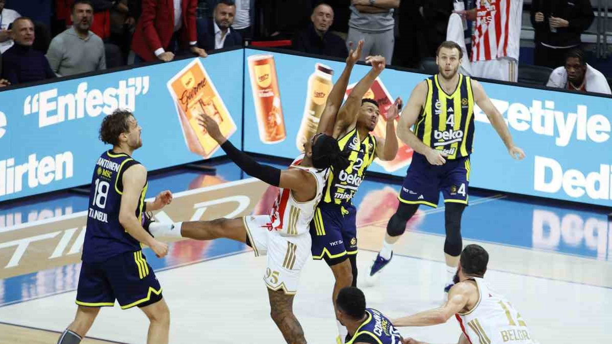 Fenerbahçe Beko geçen sezonu mumla arıyor