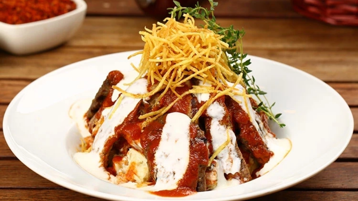 Lokantaları aratmayan lezzet evinizde! Bodrum usulü orijinal çökertme kebabı tarifiyle şeflere meydan okuyun