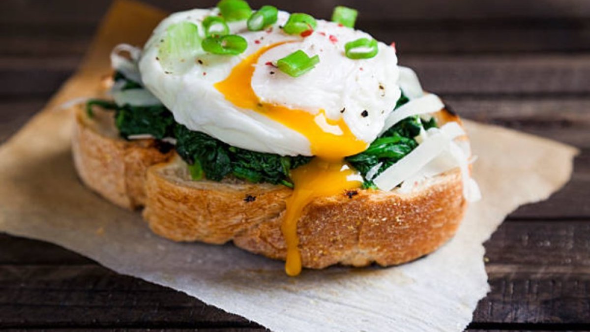 Dağılan yumurtalara veda! Restoran şeflerinin asla dağılmayan, mükemmel poşe yumurta sırrı!