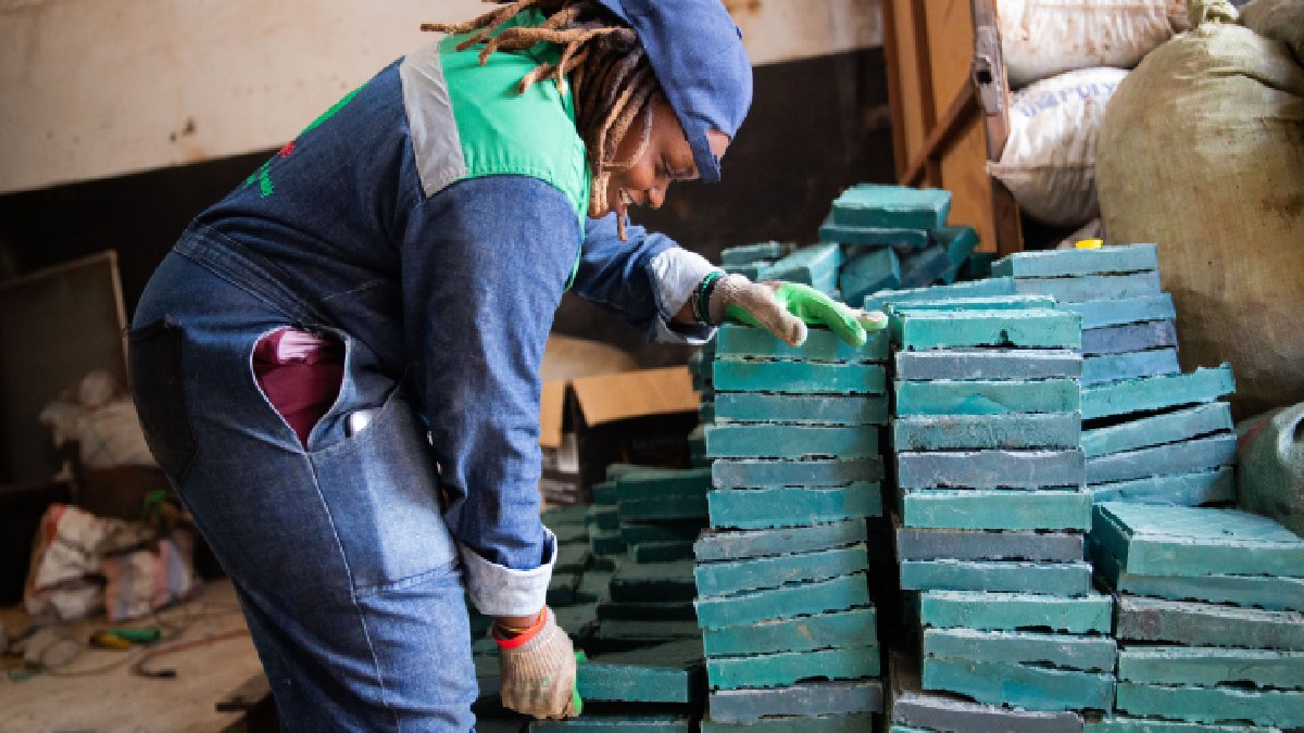 Hem çok güçlü hem de çok hafif! Bu evleri yıkmak isteyen pişman olacak: Vursanız da kırılmıyor