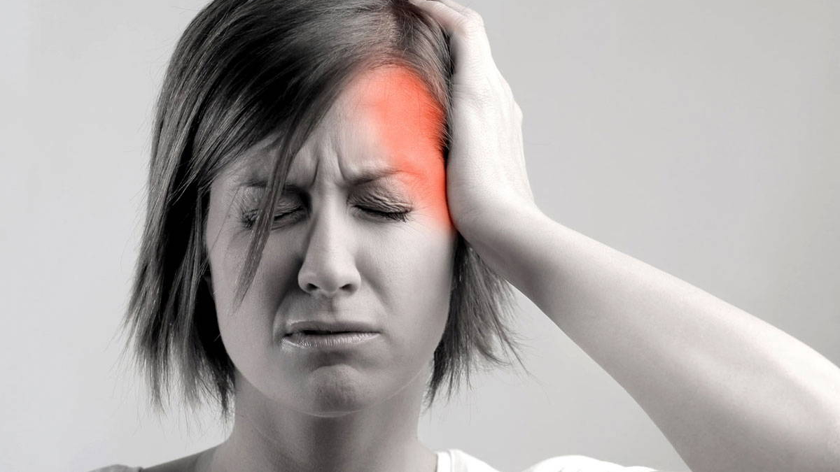 Mevsim geçişlerinde artış gösteriyor: Migrenle karıştırılıyor