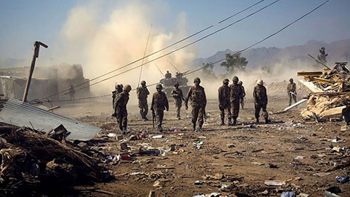 Dünyanın yeni krizi Afganistan Pakistan savaşı: 19 karakol ele geçirildi 60 asker öldü