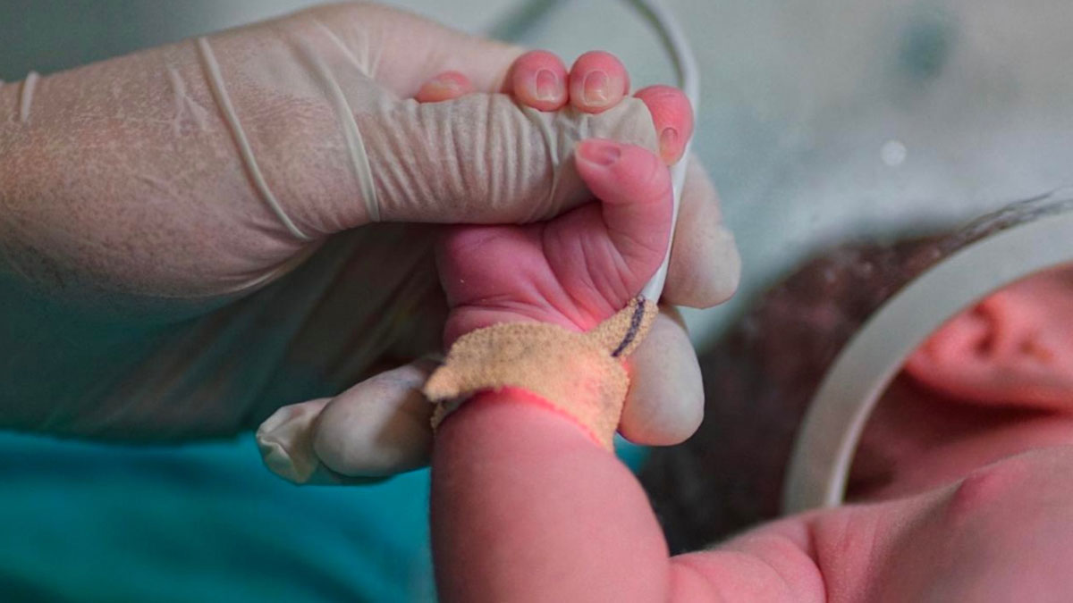 Özel hastanelerde bebeklere ücretsiz bakım teklifi Meclis'te