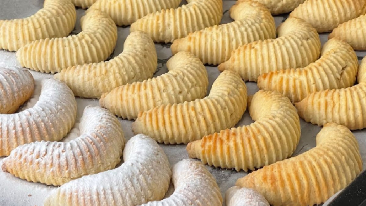 Dışı asla çatlamıyor içi yumuşacık kalıyor! İşte en lezzetli elmalı kurabiye tarifi…