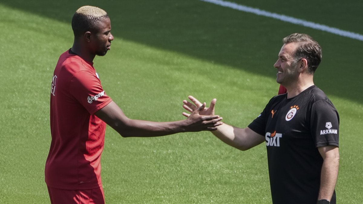 Galatasaray Teknik Direktörü Okan Buruk'tan Victor Osimhen açıklaması: Milli takıma gönderirken korkuyoruz