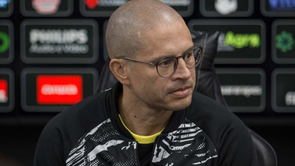 Alex de Souza çileden çıktı!: Talimatlara uymayan futbolcusuna sinirlendi