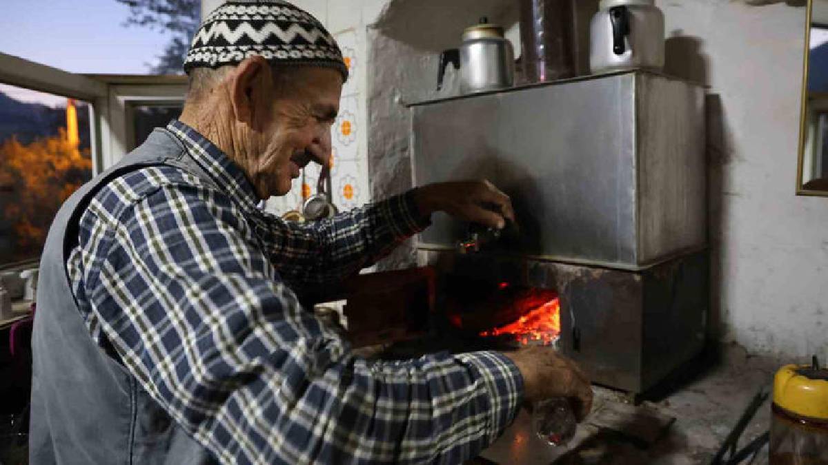Bu köyde Türk kültürü yaşatılıyor! 1 asırdır süren gelenek: Çayı ucuz, suyu bedava, kahvesi ve misafirperverliği Osmanlı mirası