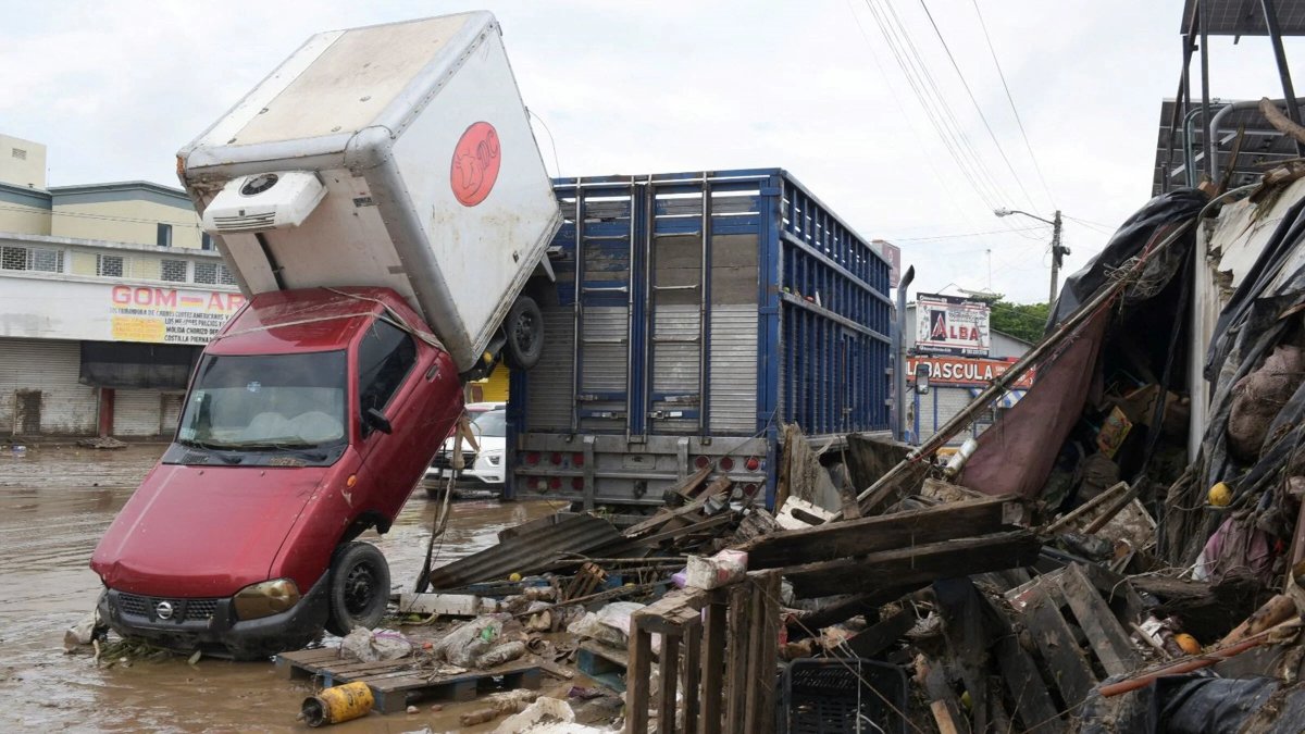 Meksika'da sel nedeniyle can kaybı 64'e yükseldi