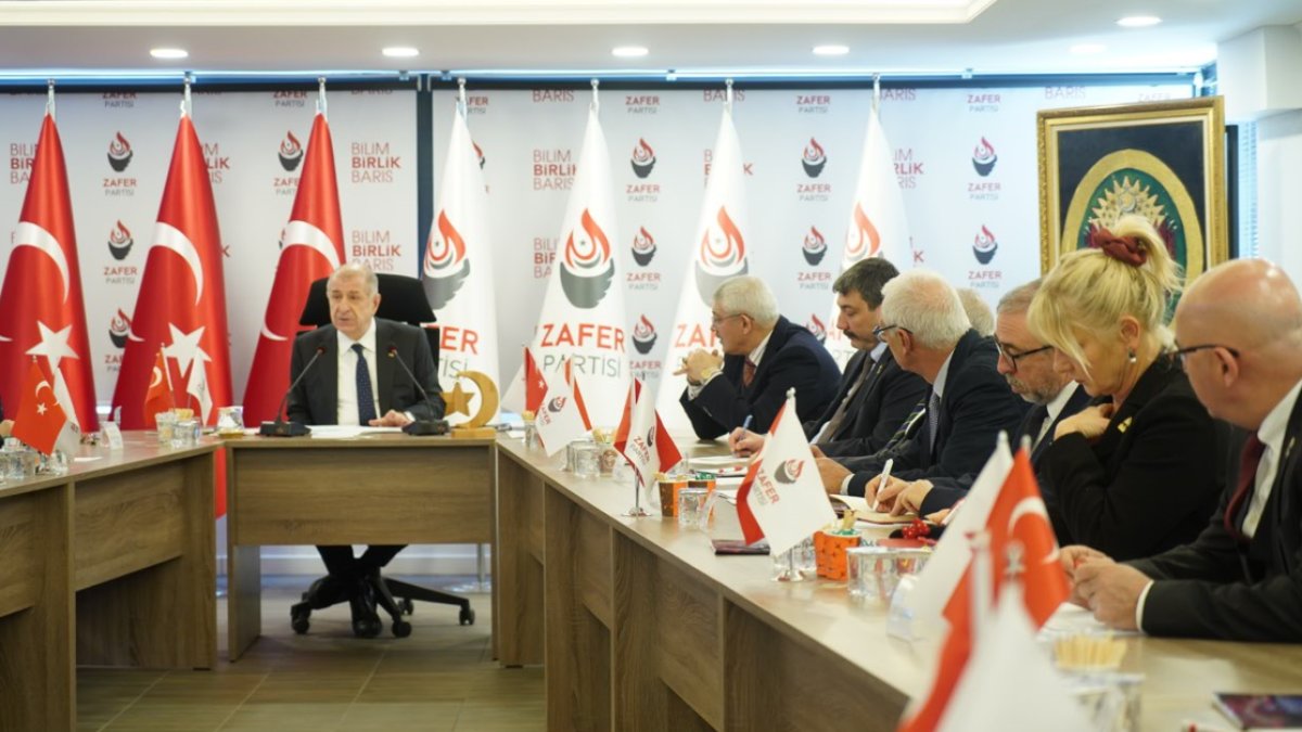 Zafer Partisi'nde yeni Başkanlık Divanı açıklandı: Özdağ, “Genel Başkan Yardımcılığı” makamını kaldırdı