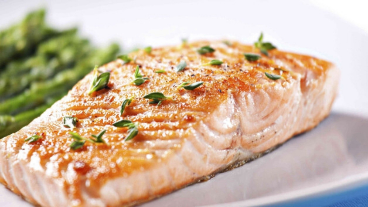 Hem sağlıklı hem lezzetli! Sonbaharın vazgeçilmez balığı: Evde somon balığı pişirme tarifi