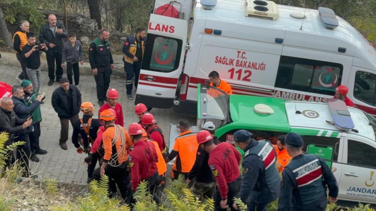 Çoban ayak izlerini takip ederek buldu: 3 gündür kayıp olan 75 yaşındaki Yıldırım mahsur kaldığı yerden kurtarıldı