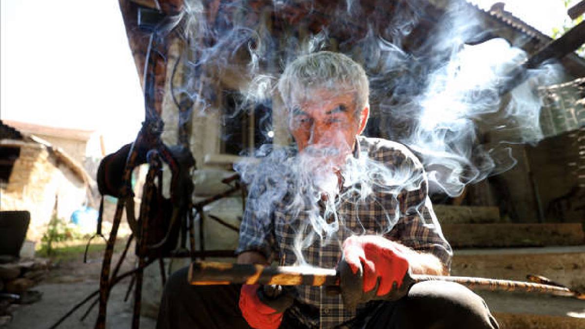 Doğadan topluyor, kendi eliyle dönüştürüyor! 71 yaşında elinin emeğini sergiliyor: Çeşit çeşit, desen desen!