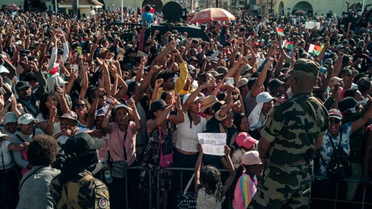 Madagaskar’da askeri darbe: Ordu yönetime el koydu
