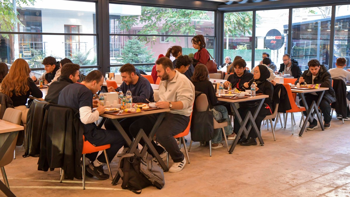 'Gençlik Sofraları'na bir yenisini daha eklendi: Üniversiteliler artık kentin 4 farklı noktasında ücretsiz yemek yiyebilecek