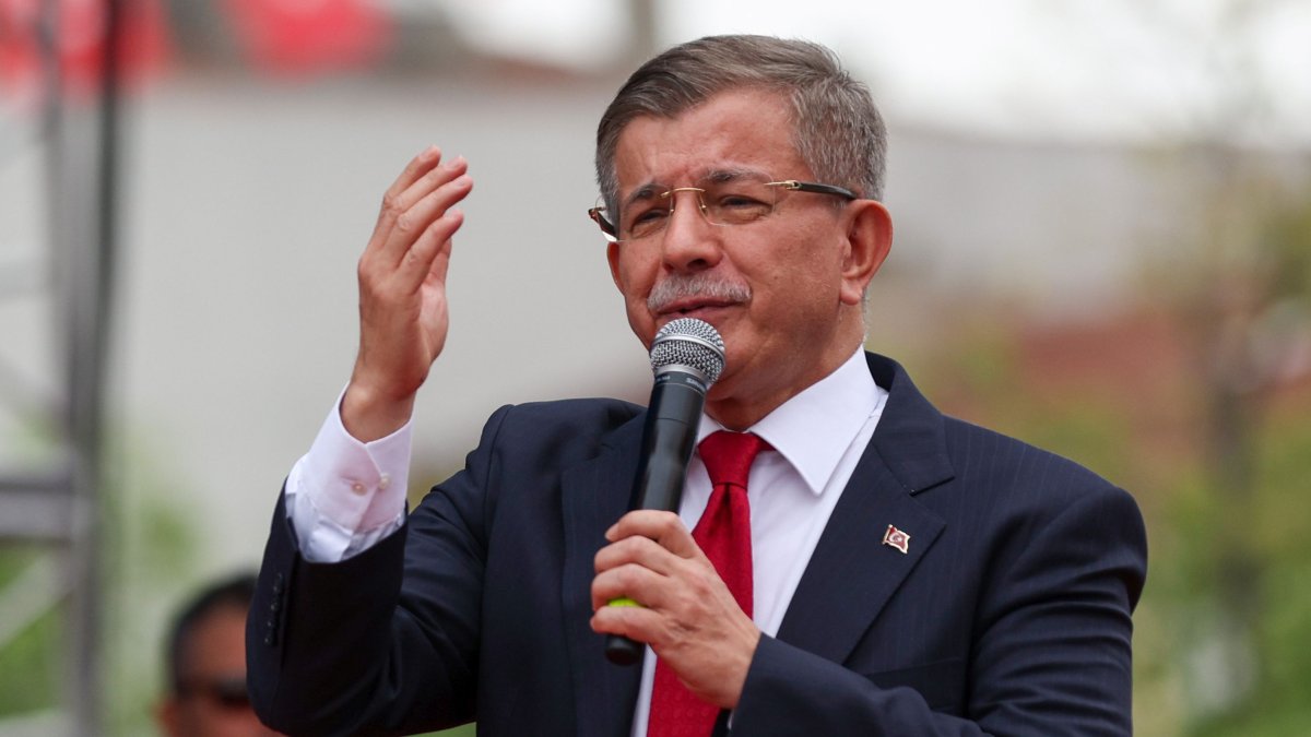 Davutoğlu’nun üniversitedeki konferansına rektörlük engeli