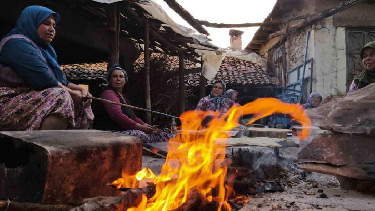 Parayla değil imece usulü yapıyorlar! Erzincan’da gelenek sürüyor: Kadınların el emeği konuşuyor