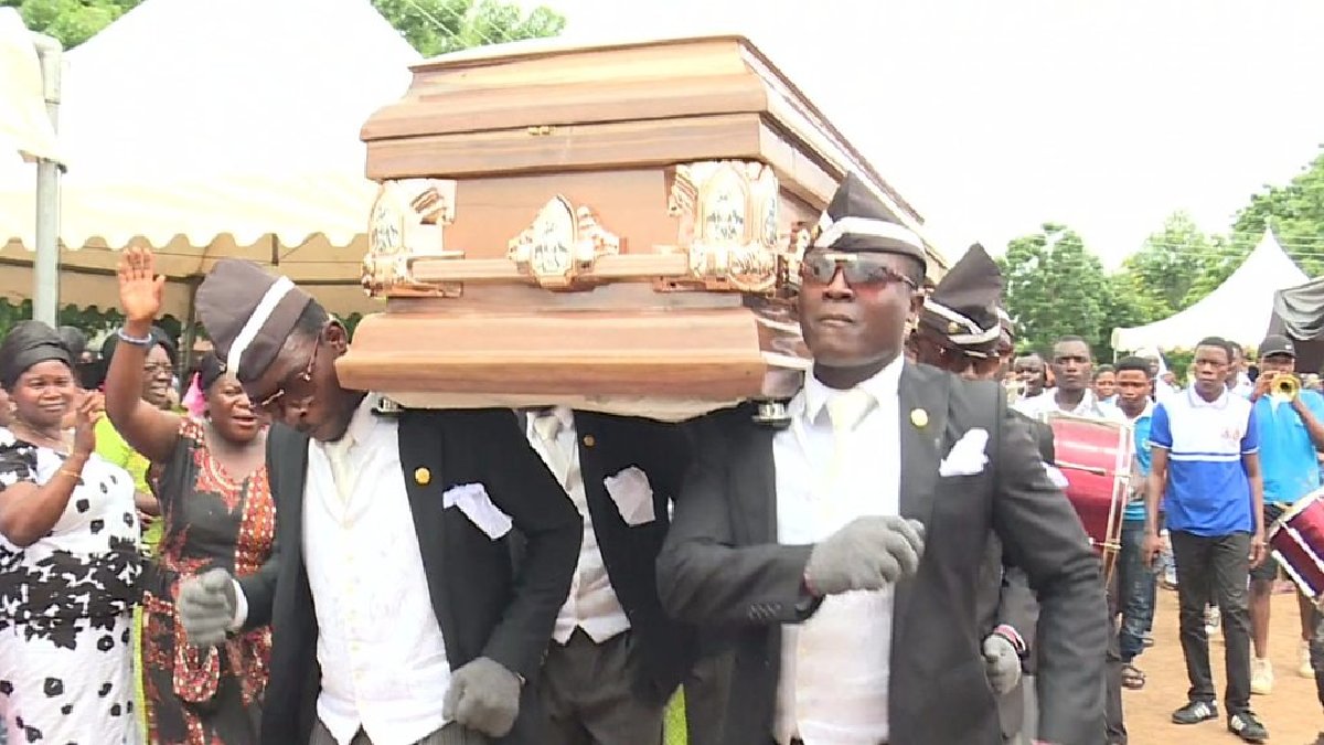 Bildiğiniz cenazeleri unutun! Burada yas değil eğlence var